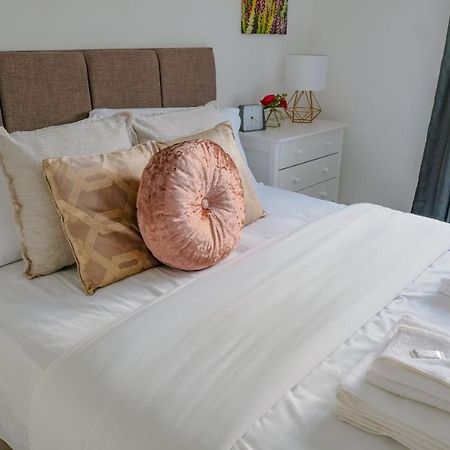 Modern & Artistic Design Humphreys Lodge - Sleep 6 剑桥 外观 照片