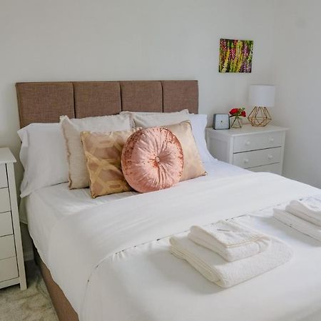 Modern & Artistic Design Humphreys Lodge - Sleep 6 剑桥 外观 照片